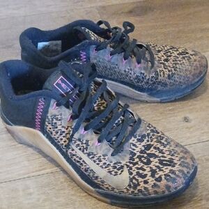 Nike Metcon 6 Black and Tan Athletic Shoes with Leopard Print Size 8.5